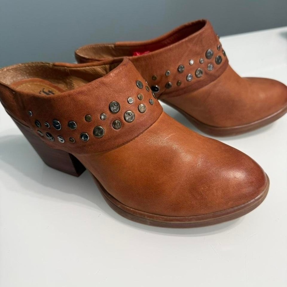 Söfft Brown‎ Leather Studded Ankle Booties Size 7 Chunky Heel